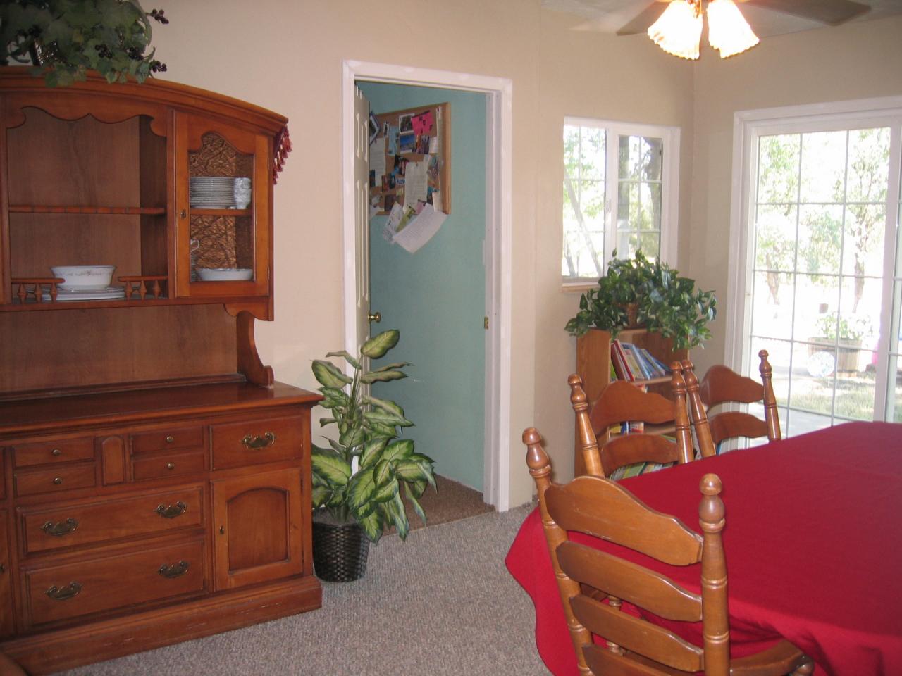 11554 Quartz Hill Road Redding, CA 96003 - Photo 6 of 28 a living room with furniture flowers and a window