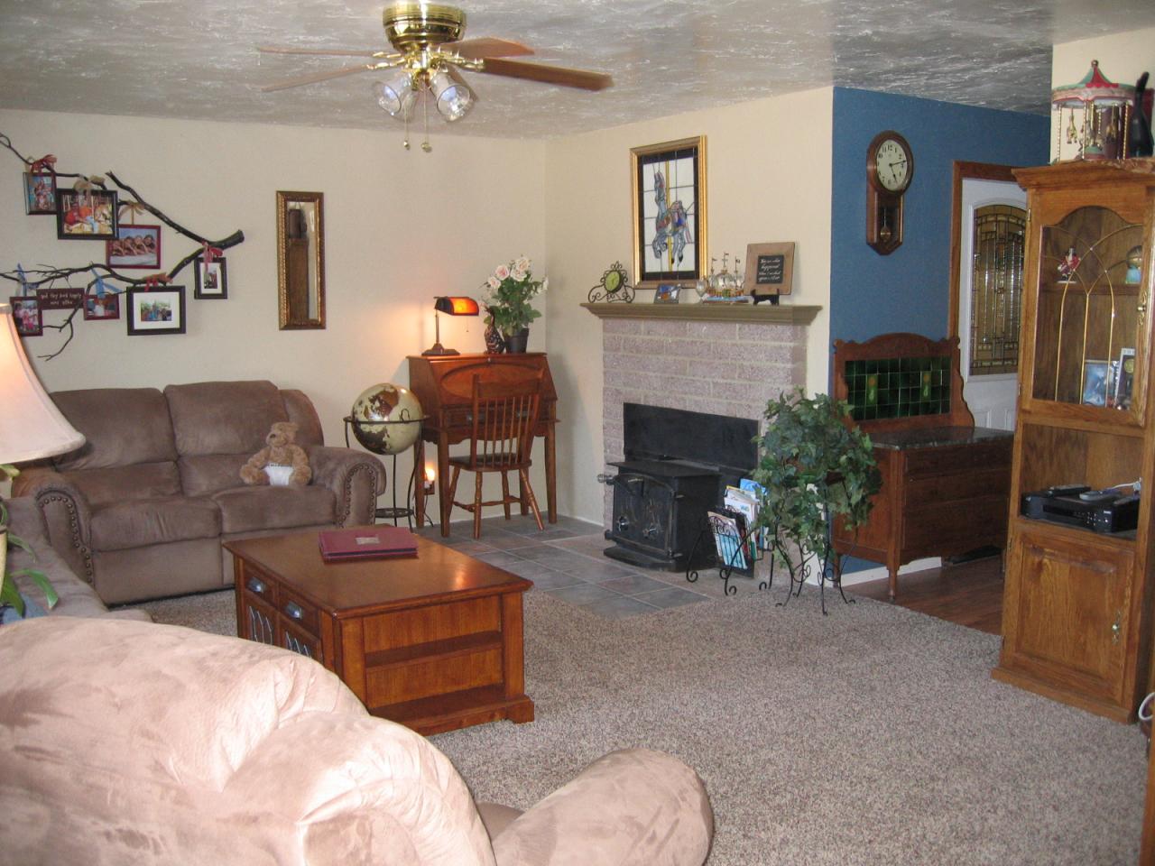 11554 Quartz Hill Road Redding, CA 96003 - Photo 8 of 28 a living room with furniture and a fireplace