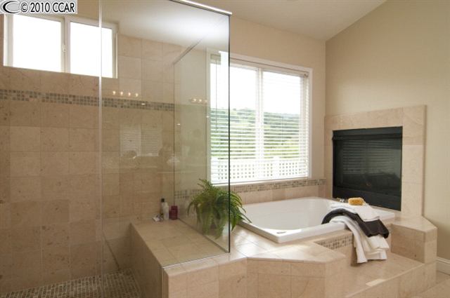 21 Pine Valley Place San Ramon, CA 94583 - Photo 8 of 9 Gallery Image 8