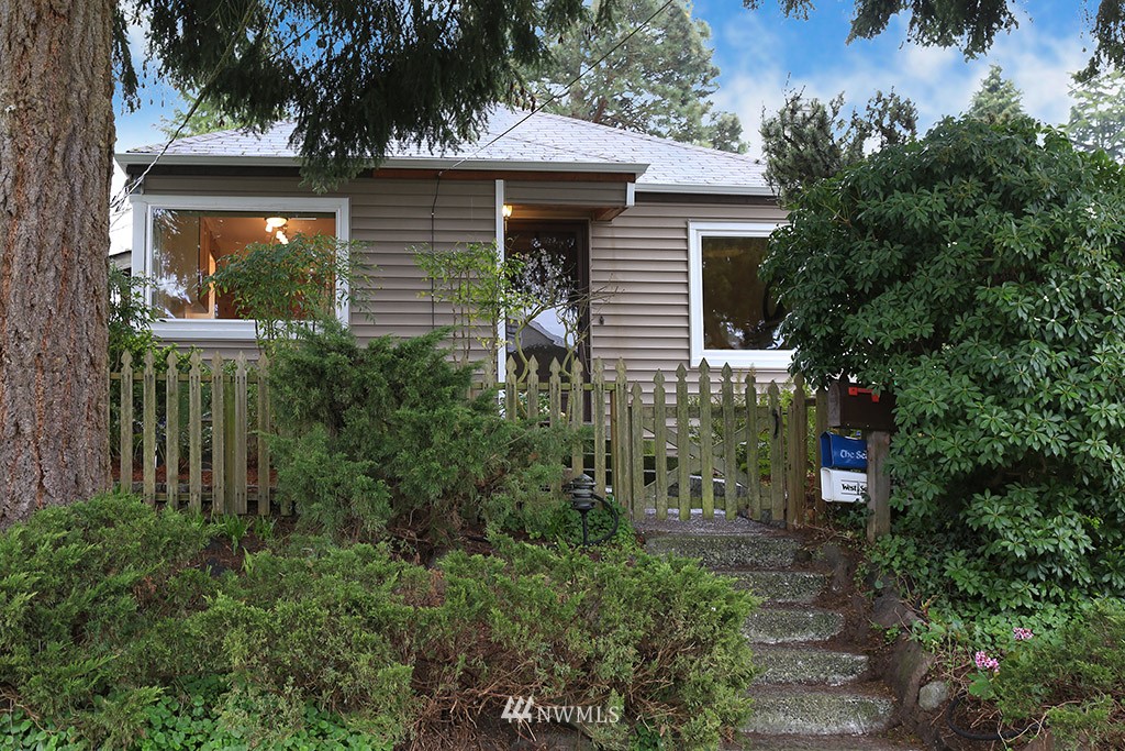 3921 Southwest Kenyon Street Seattle, WA 98136 - Photo 2 of 23 Gallery Image 2