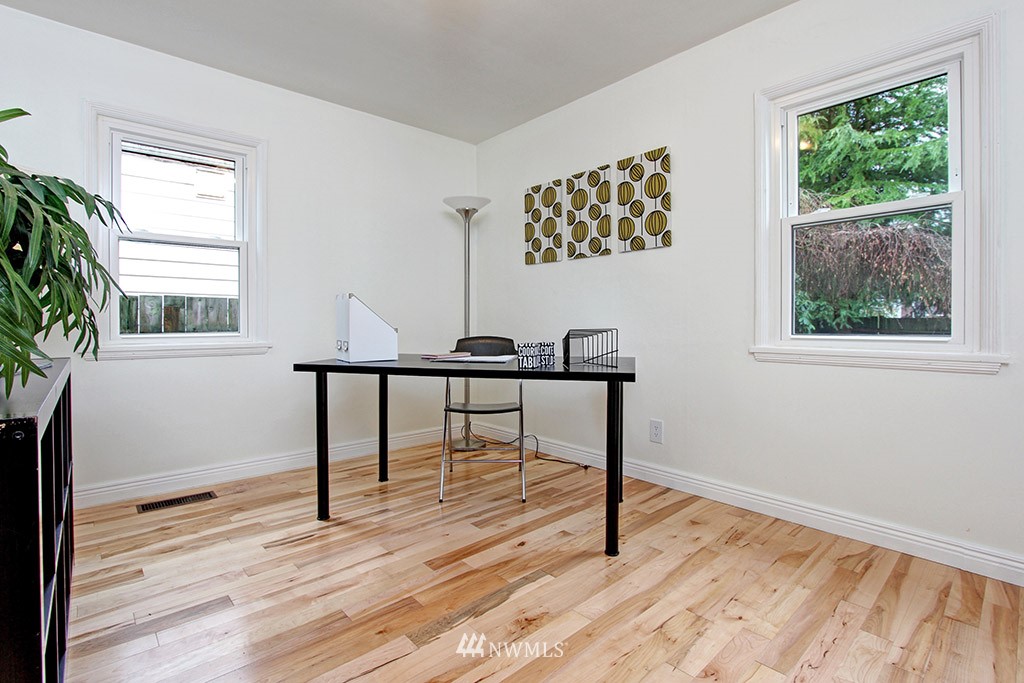 3921 Southwest Kenyon Street Seattle, WA 98136 - Photo 11 of 23 Gallery Image 11