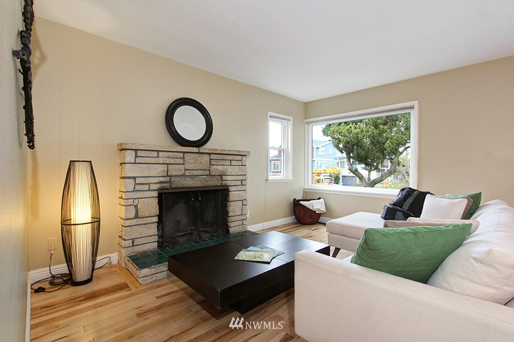3921 Southwest Kenyon Street Seattle, WA 98136 - Photo 3 of 23 Gallery Image 3