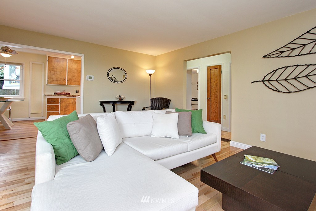 3921 Southwest Kenyon Street Seattle, WA 98136 - Photo 4 of 23 Gallery Image 4