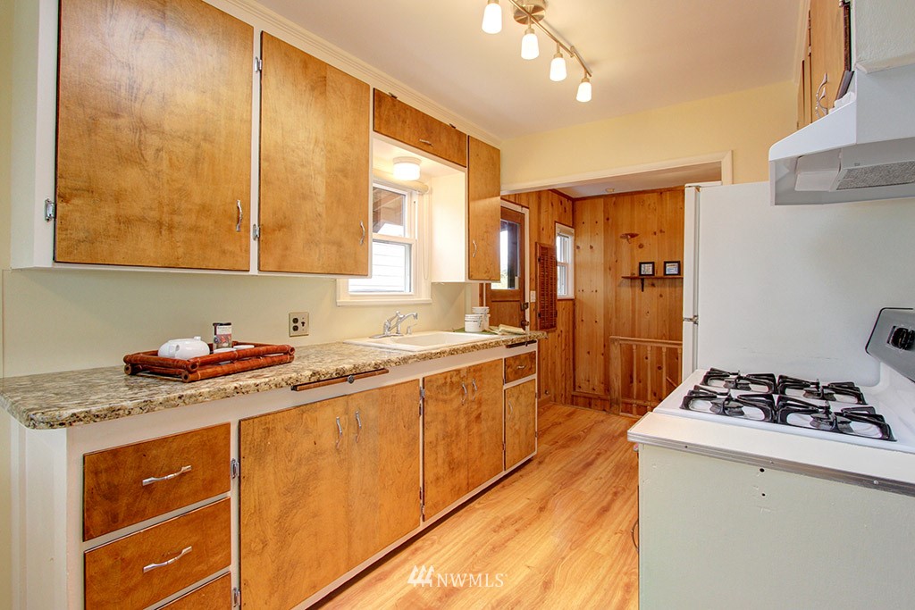 3921 Southwest Kenyon Street Seattle, WA 98136 - Photo 5 of 23 Gallery Image 5