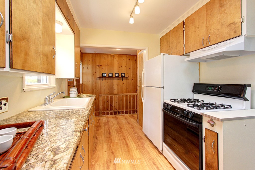 3921 Southwest Kenyon Street Seattle, WA 98136 - Photo 6 of 23 Gallery Image 6