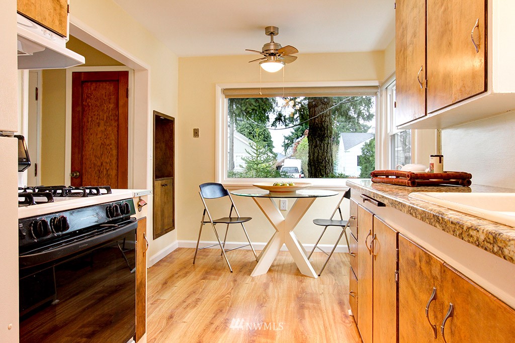 3921 Southwest Kenyon Street Seattle, WA 98136 - Photo 8 of 23 Gallery Image 8