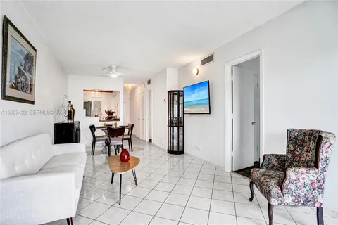 $229,900 | 455 Paradise Isle Boulevard, Unit 104, Hallandale Beach, FL 33009