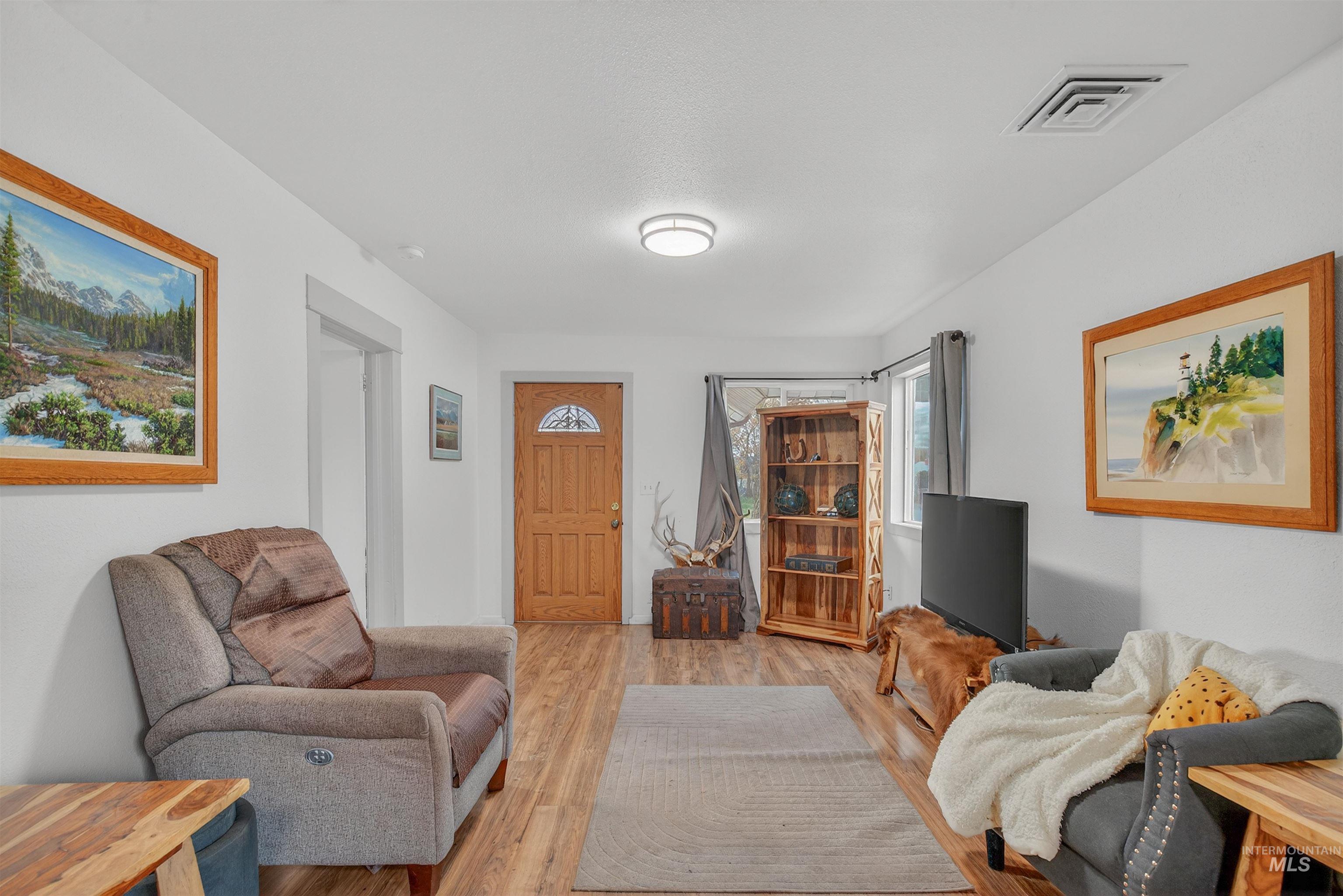601 12th Street Clarkston, WA 99403 - Photo 3 of 21 Living room featuring wood finished floors