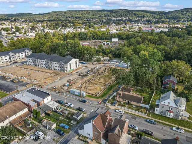 a picture of a wall with a white wall