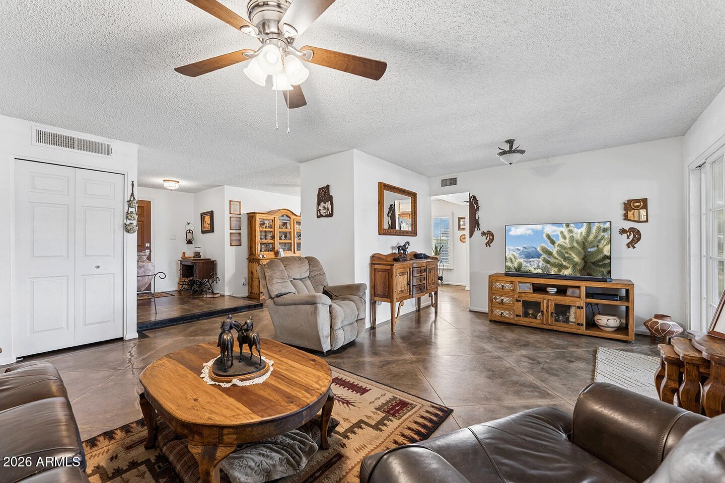 4701 West Greenway Road Glendale, AZ 85306 - Photo 7 of 31 Living Room