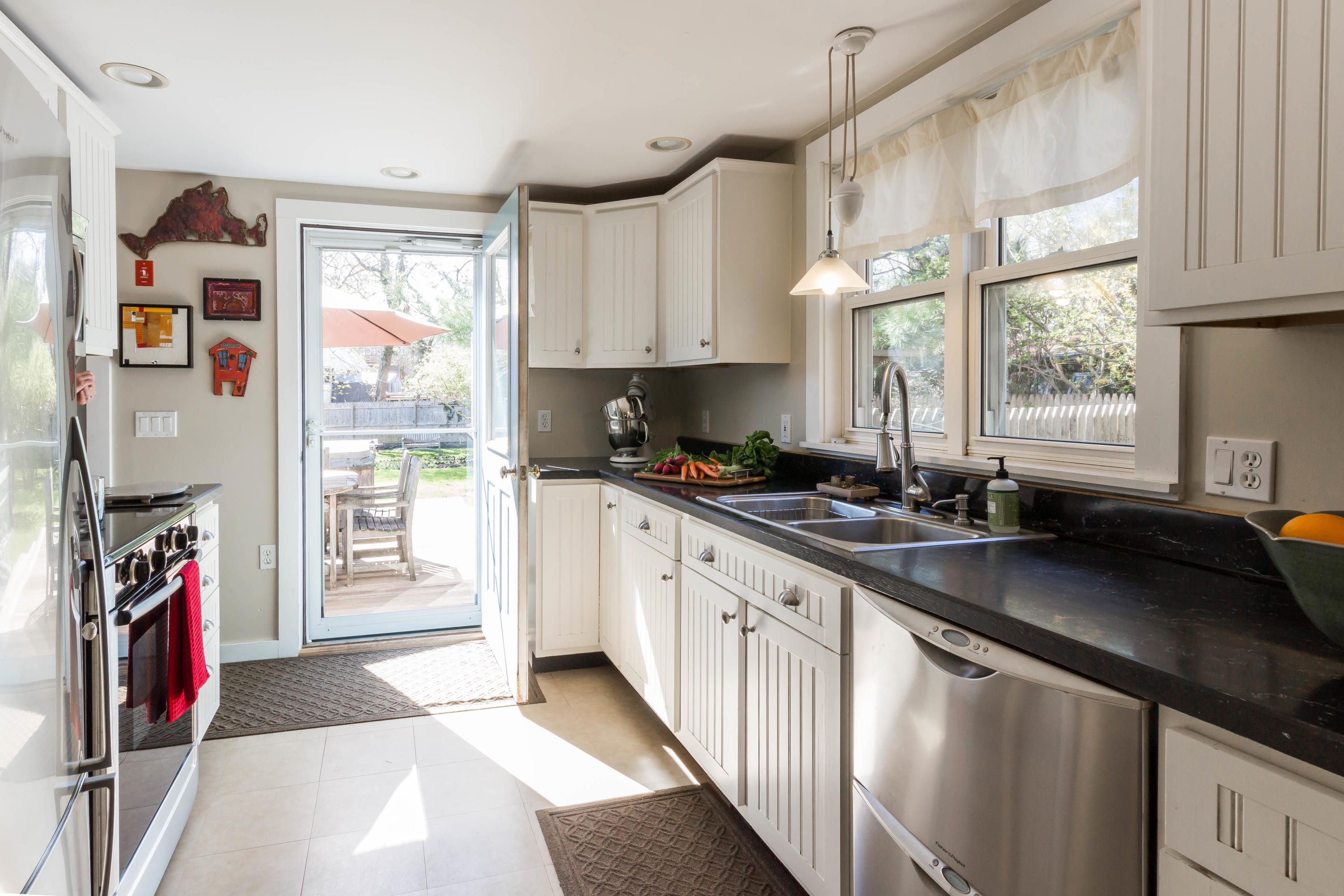 262 State Road Vineyard Haven, MA 02568 - Photo 10 of 27 262 State Road (21 of 38)