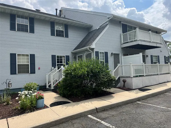 $369,000 | 722 West Nyack Road, Unit 6, West Nyack, NY 10994