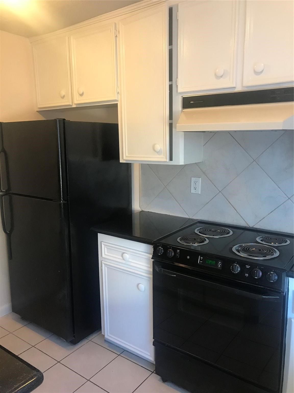 8646 Maplecrest Drive Houston, TX 77099 - Photo 6 of 13 a kitchen with a stove and a refrigerator