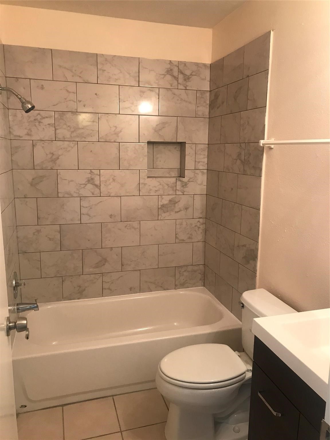 8646 Maplecrest Drive Houston, TX 77099 - Photo 10 of 13 a bathroom with a bathtub and a toilet