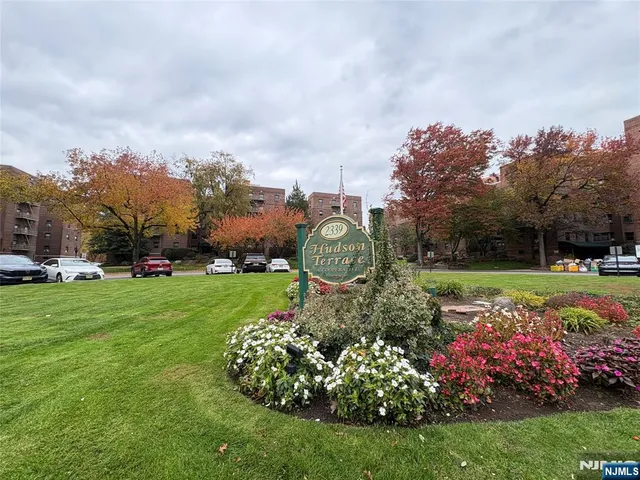 $279,900 | 2329 Hudson Terrace, Unit C3, Fort Lee, NJ 07024