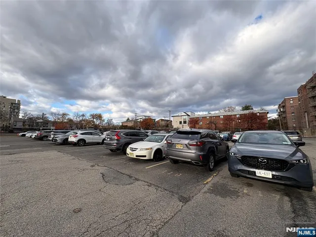 $279,900 | 2329 Hudson Terrace, Unit C3, Fort Lee, NJ 07024