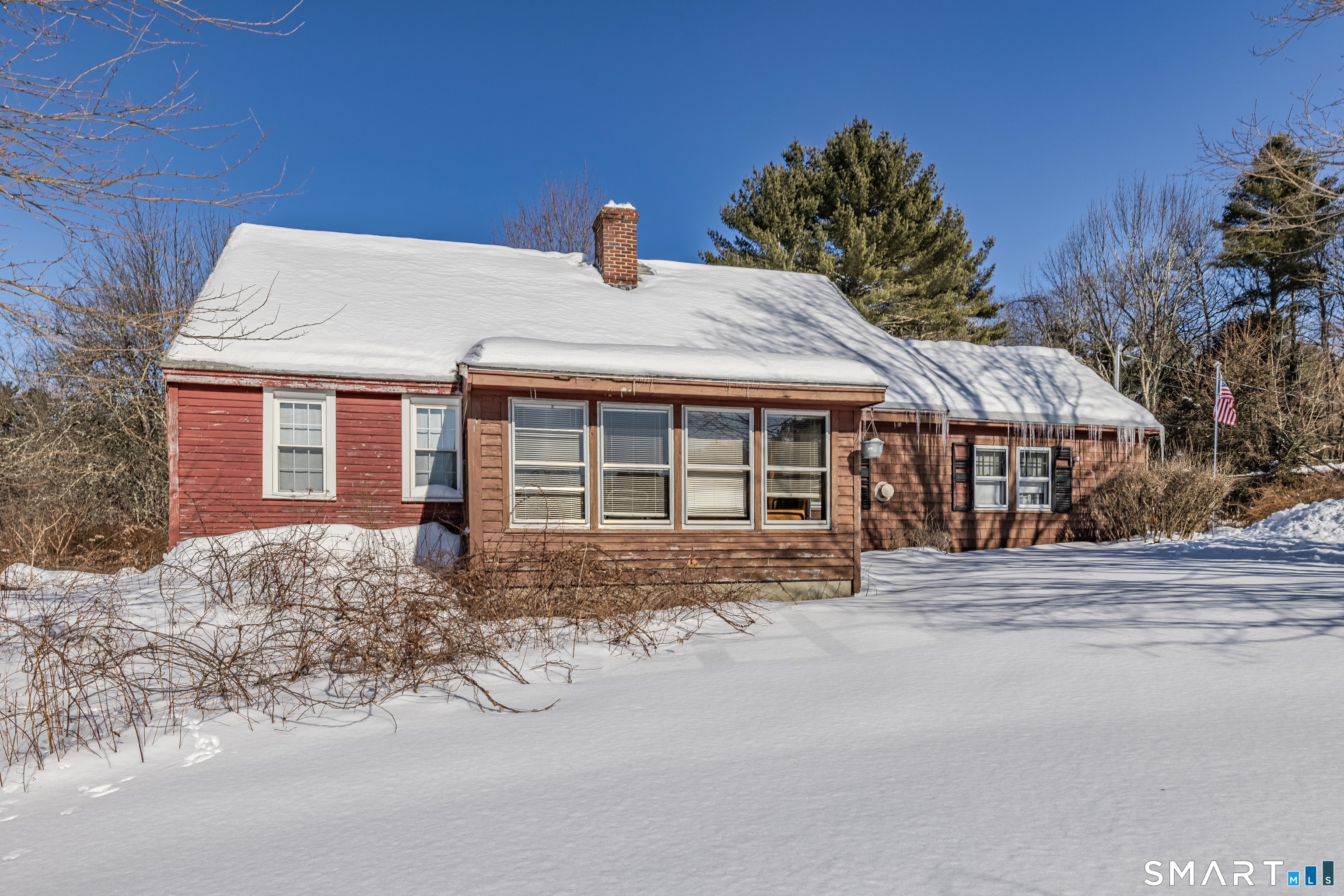 78 East Putnam Road Putnam, CT 06260 - Photo 12 of 26 a front view of a house with a garden