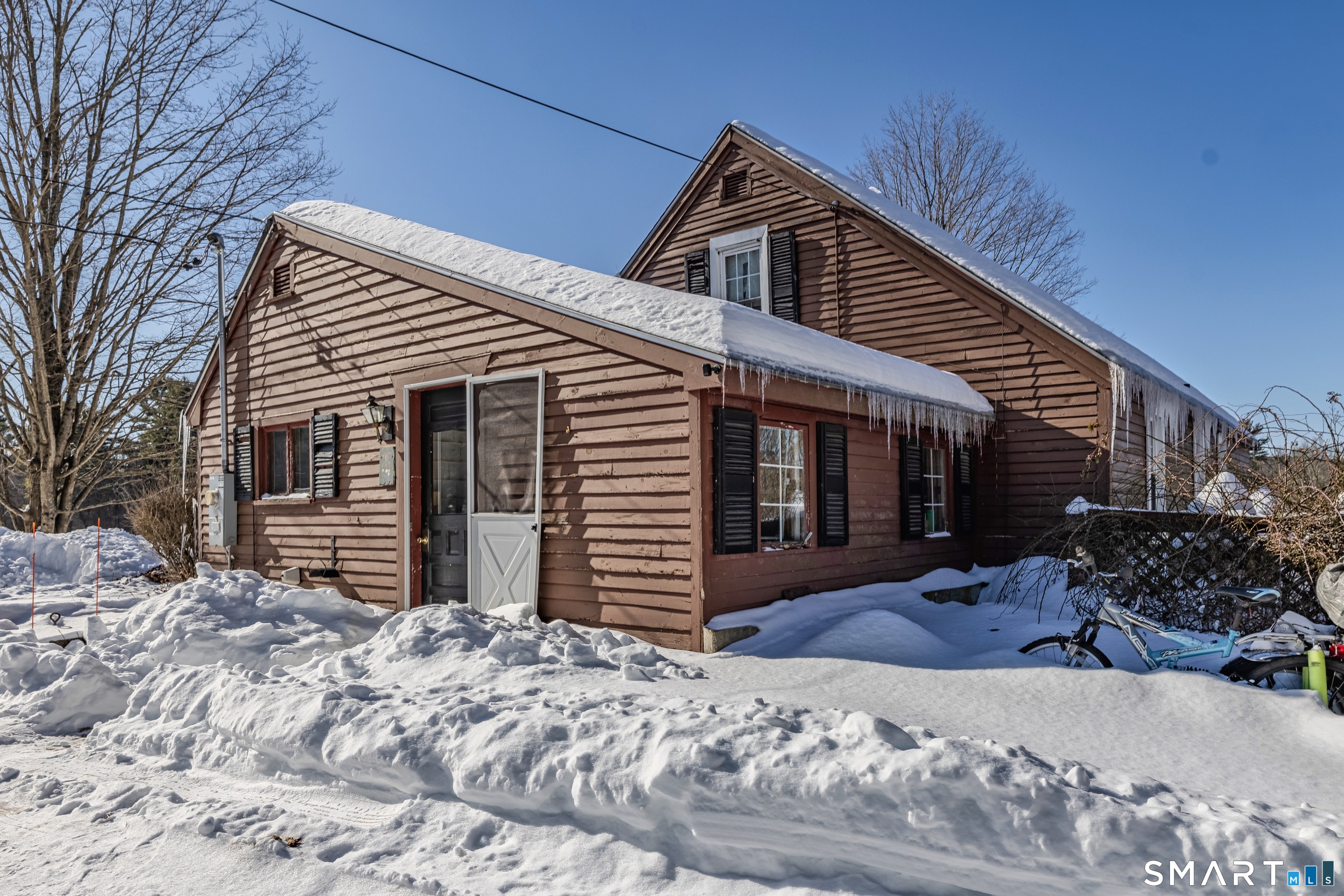 78 East Putnam Road Putnam, CT 06260 - Photo 7 of 26 a front view of a house with a yard