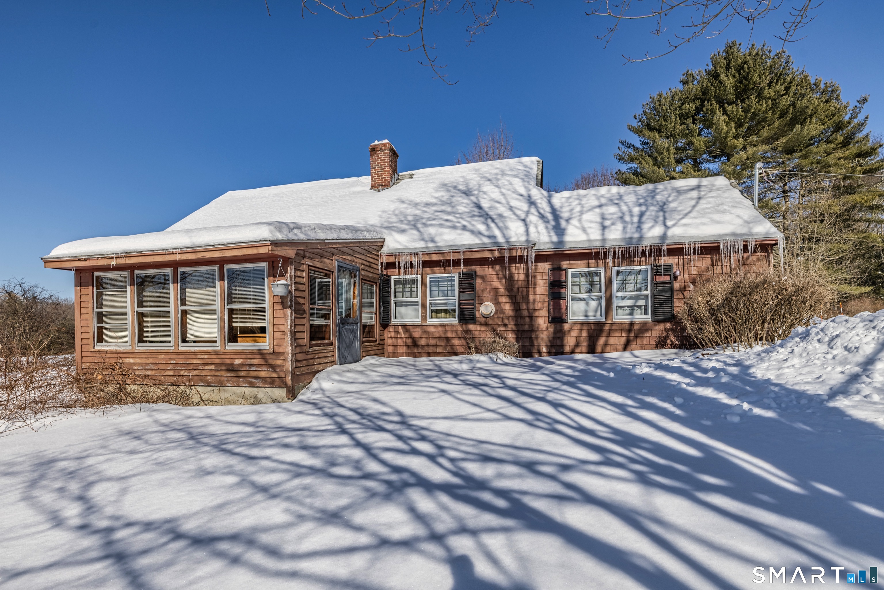 78 East Putnam Road Putnam, CT 06260 - Photo 8 of 26 a front view of a house with garden