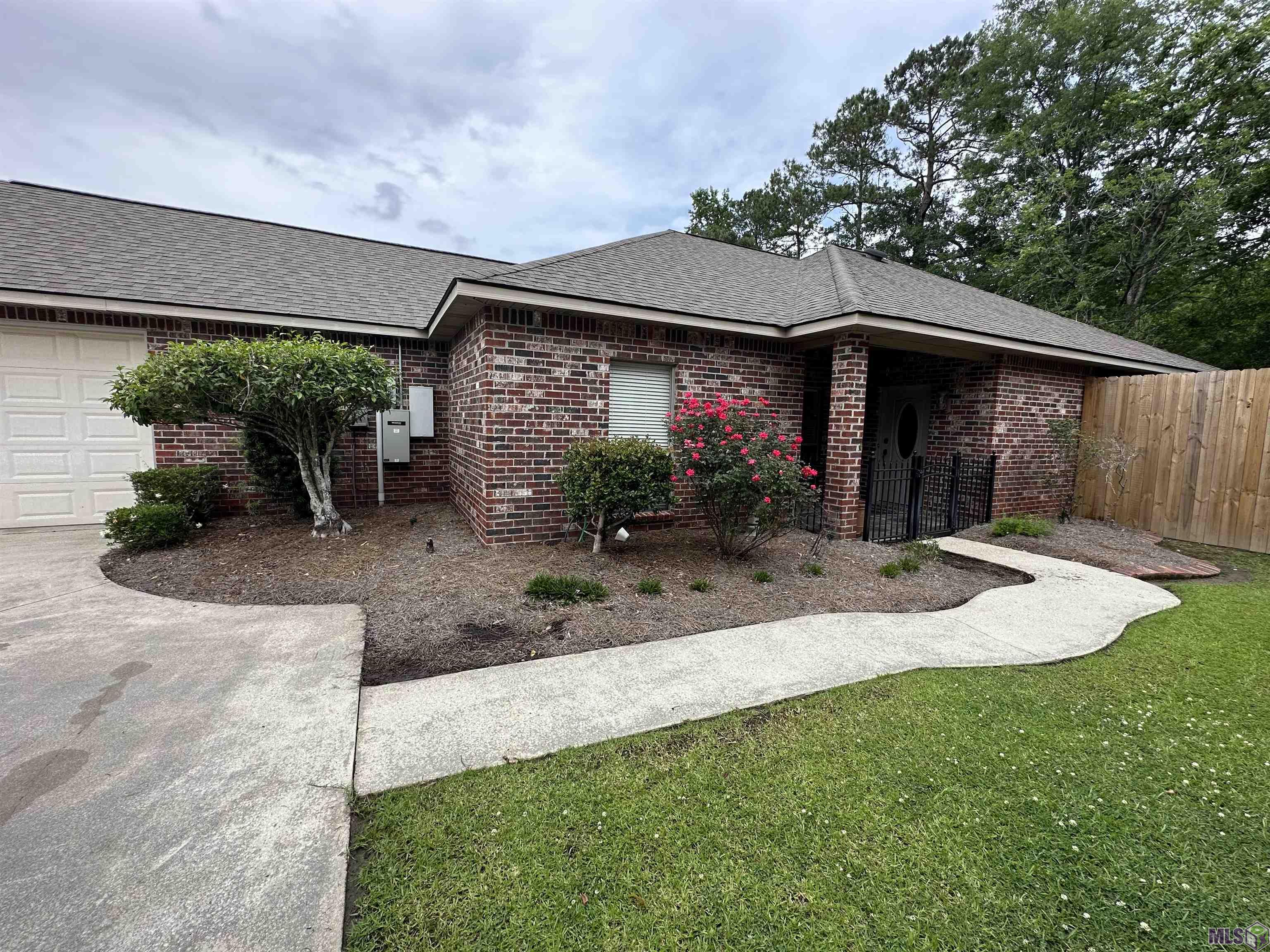 6425 Ridge Way Avenue Baton Rouge, LA 70817 - Photo 2 of 7