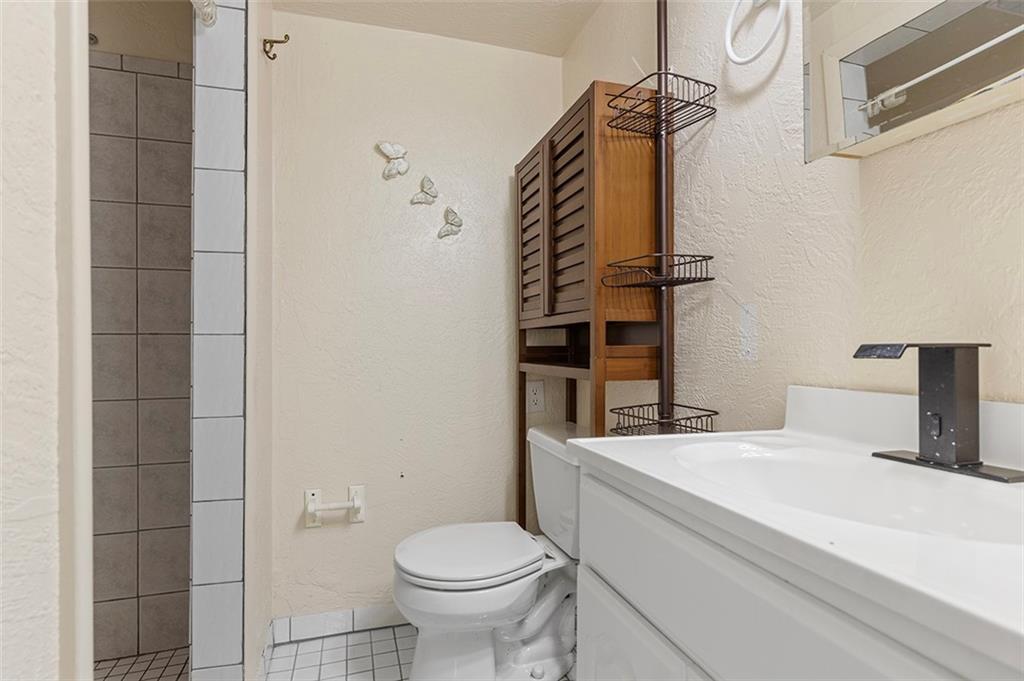 1620 Greentree Road Pittsburgh, PA 15220 - Photo 13 of 20 Full Bathroom in the basement