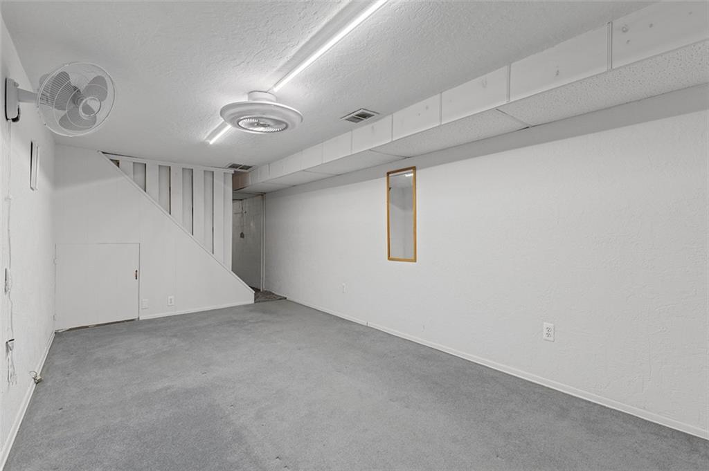 1620 Greentree Road Pittsburgh, PA 15220 - Photo 14 of 20 Gallery Image 14