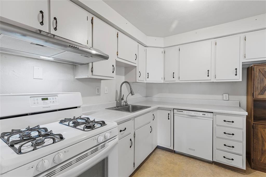 1620 Greentree Road Pittsburgh, PA 15220 - Photo 7 of 20 Gallery Image 7