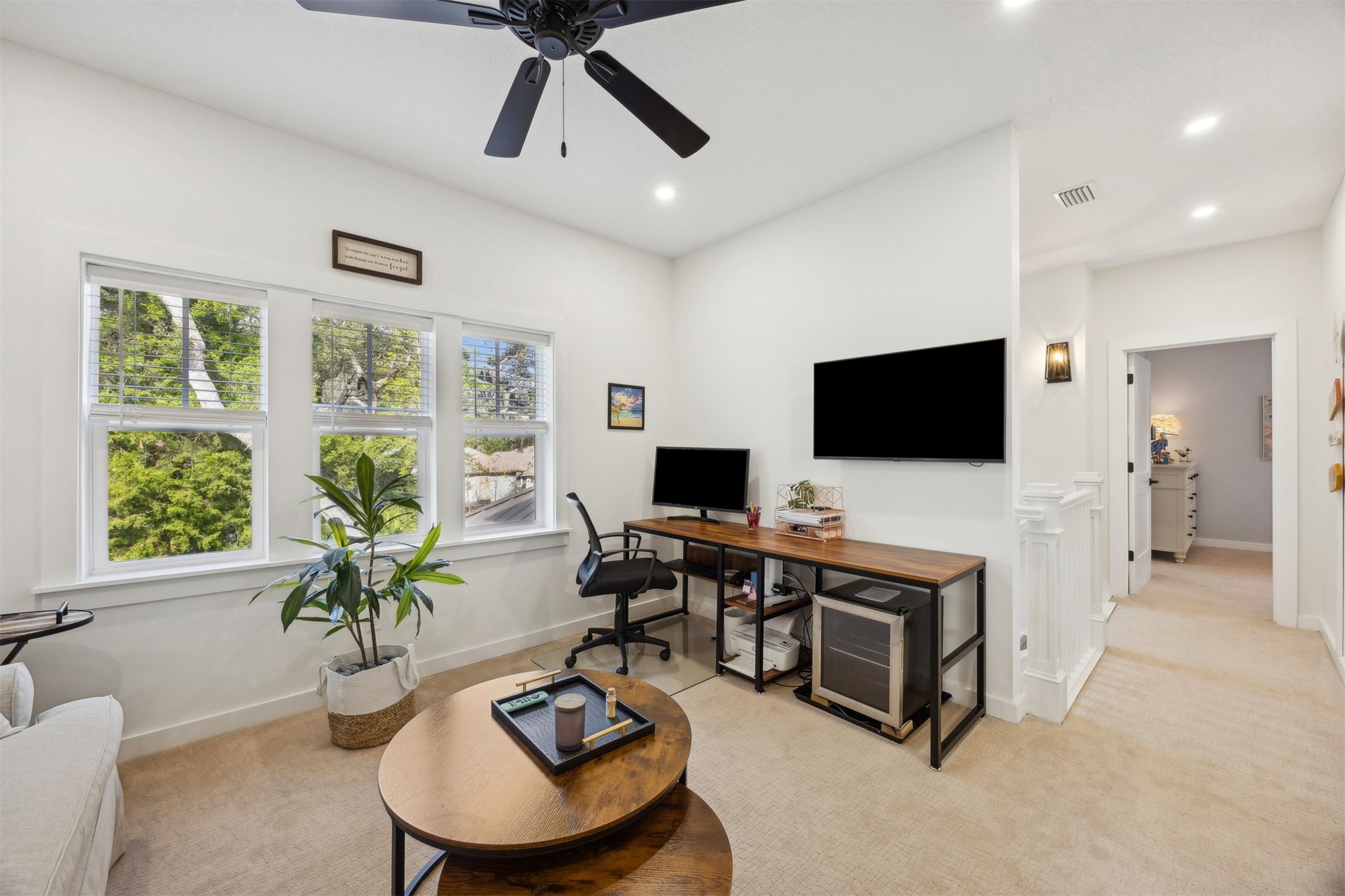 45 Beachwood Road Amelia Island, FL 32034 - Photo 17 of 41 a living room with furniture and a flat screen tv