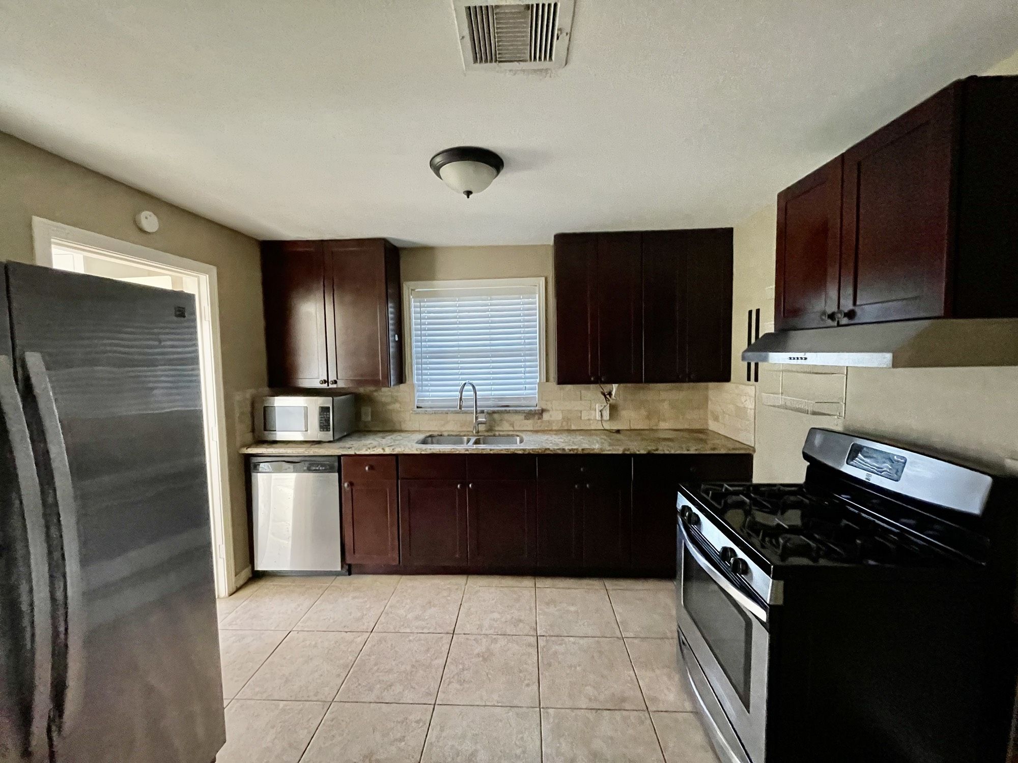 206 Frawley Street Houston, TX 77009 - Photo 10 of 21