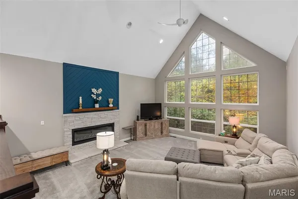 $585,000 | 2 Deer Hollow Lane, Litchfield, IL 62056