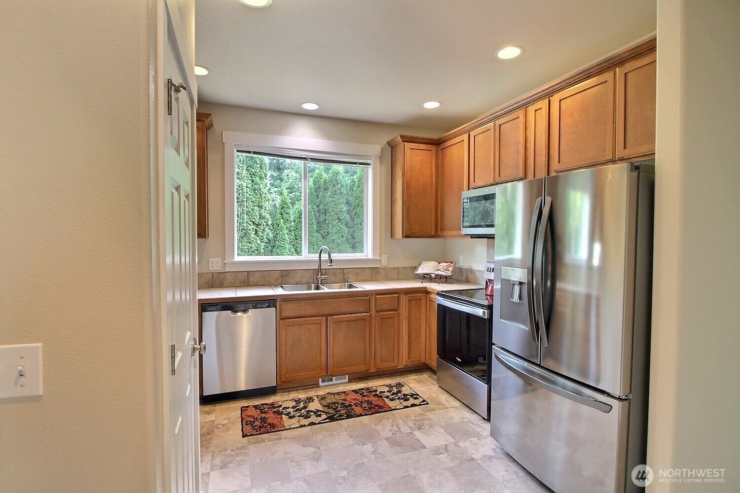 2027 Northeast 25th Place Renton, WA 98056 - Photo 13 of 34 Gallery Image 13