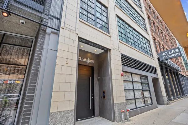 $1,149,900 | 223 West Lake Street, Unit 3N, Chicago, IL 60606
