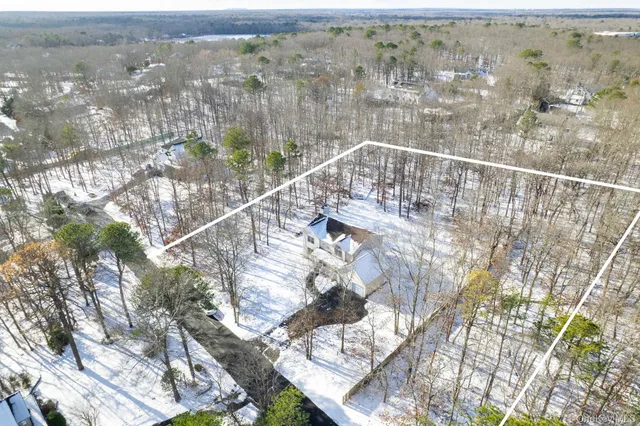 $840,000 | 400 Eastport Manor Road, Manorville, NY 11949