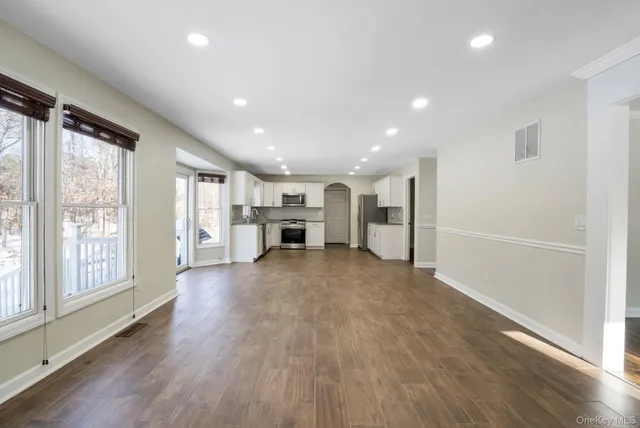 $840,000 | 400 Eastport Manor Road, Manorville, NY 11949