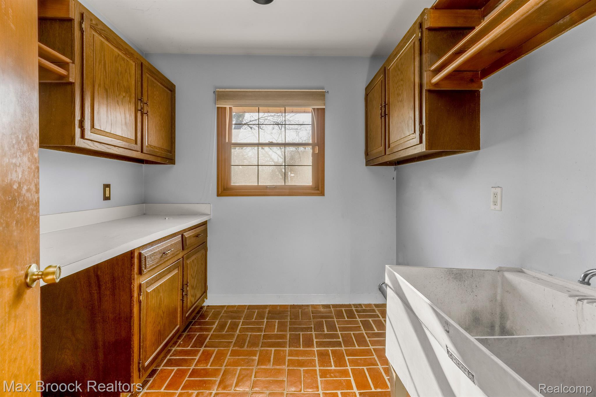 33804 York Ridge Street Farmington, MI 48331 - Photo 21 of 48 Laundry Room