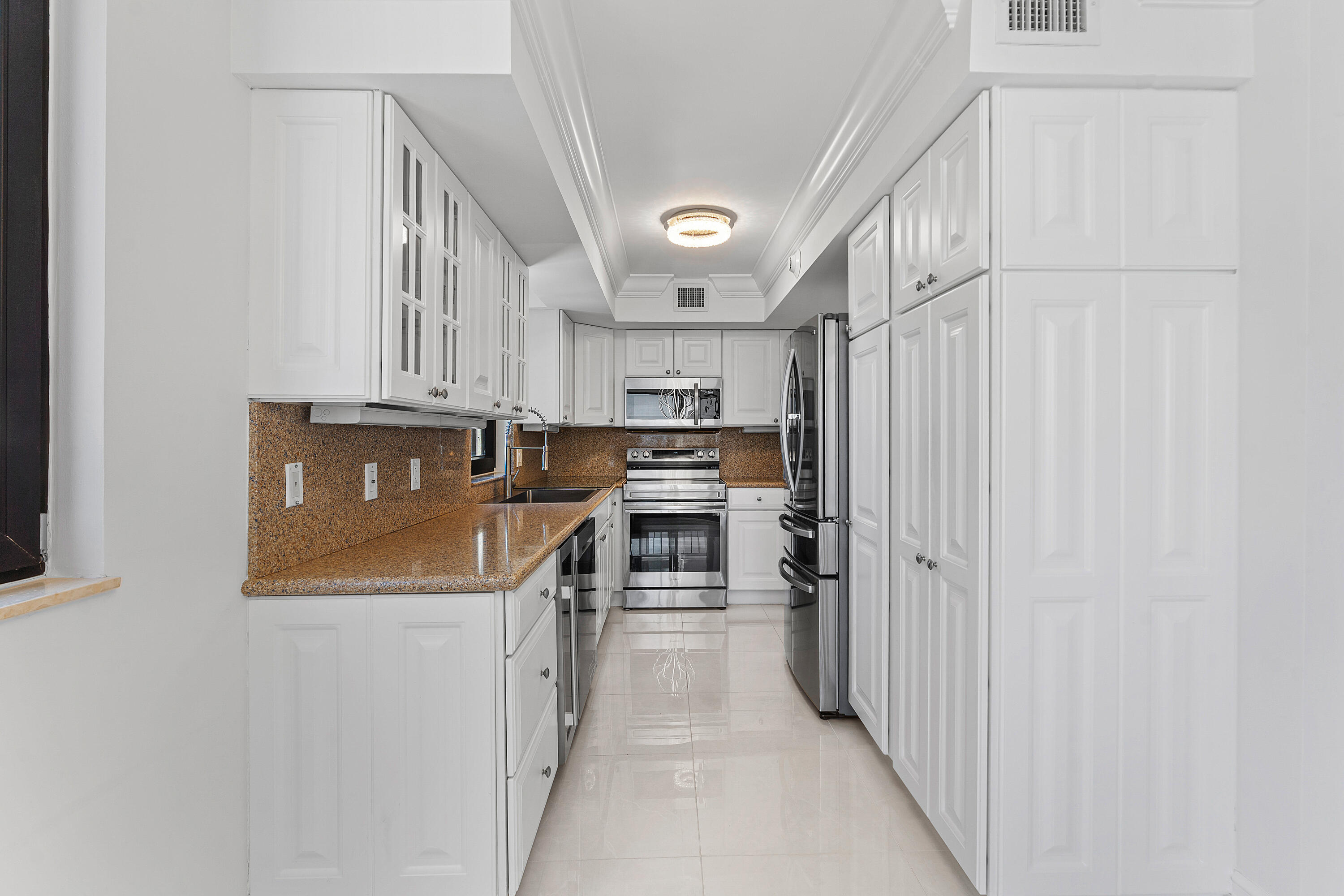 5380 North Ocean Drive, Unit 5A Riviera Beach, FL 33404 - Photo 8 of 38 Kitchen