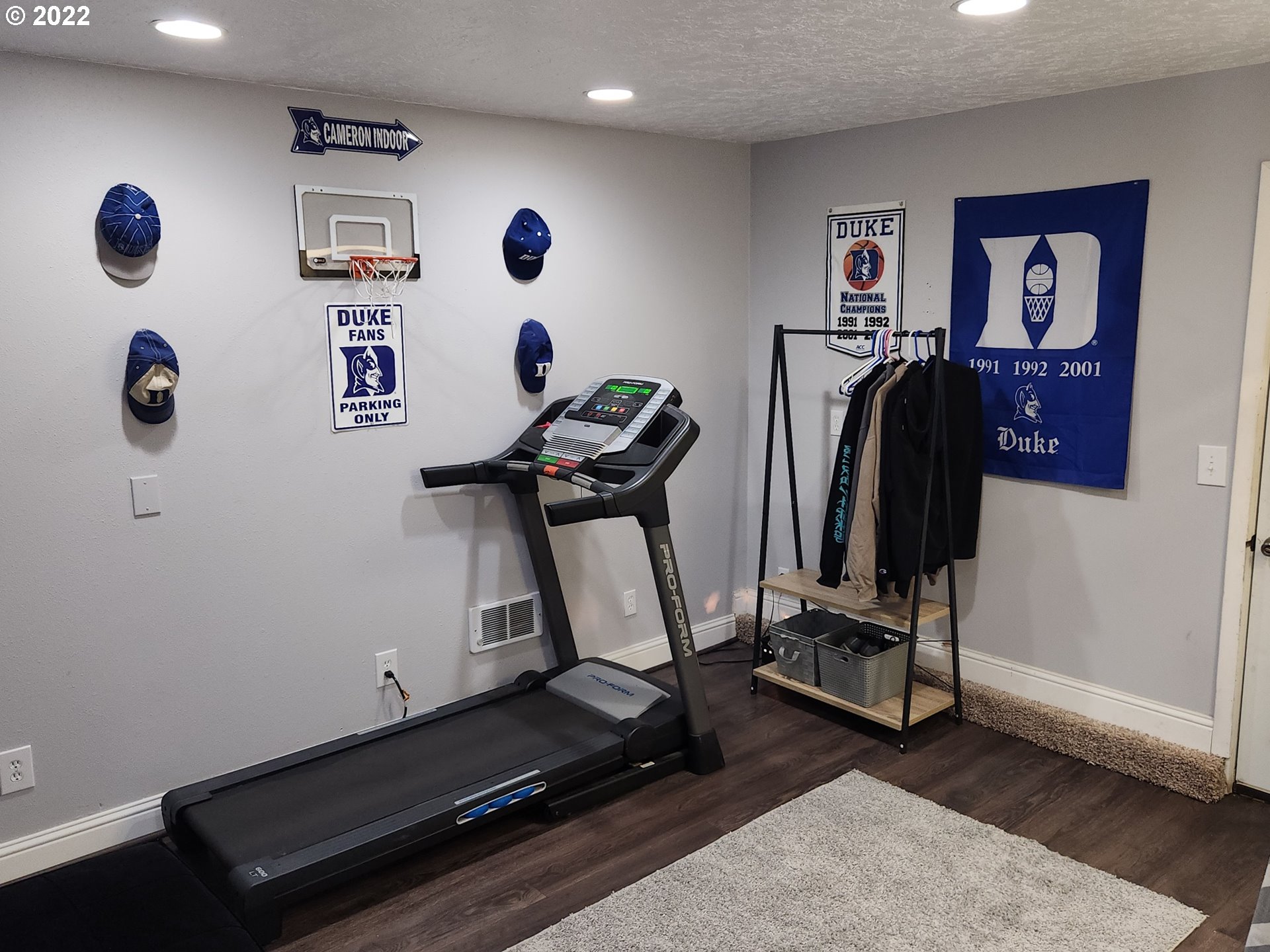 480 72nd Street Springfield, OR 97478 - Photo 17 of 24 a room with gym equipment and windows