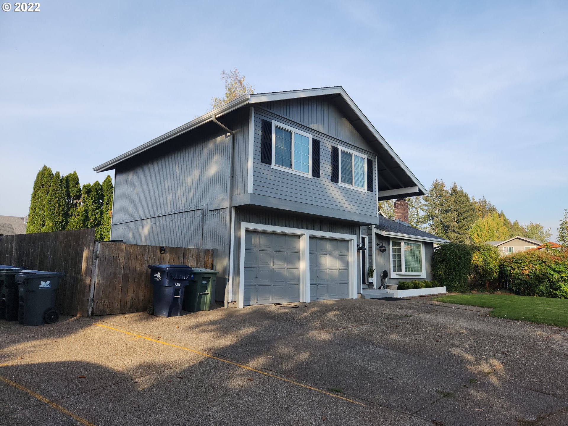 480 72nd Street Springfield, OR 97478 - Photo 3 of 24 a front view of a house with a yard and garage