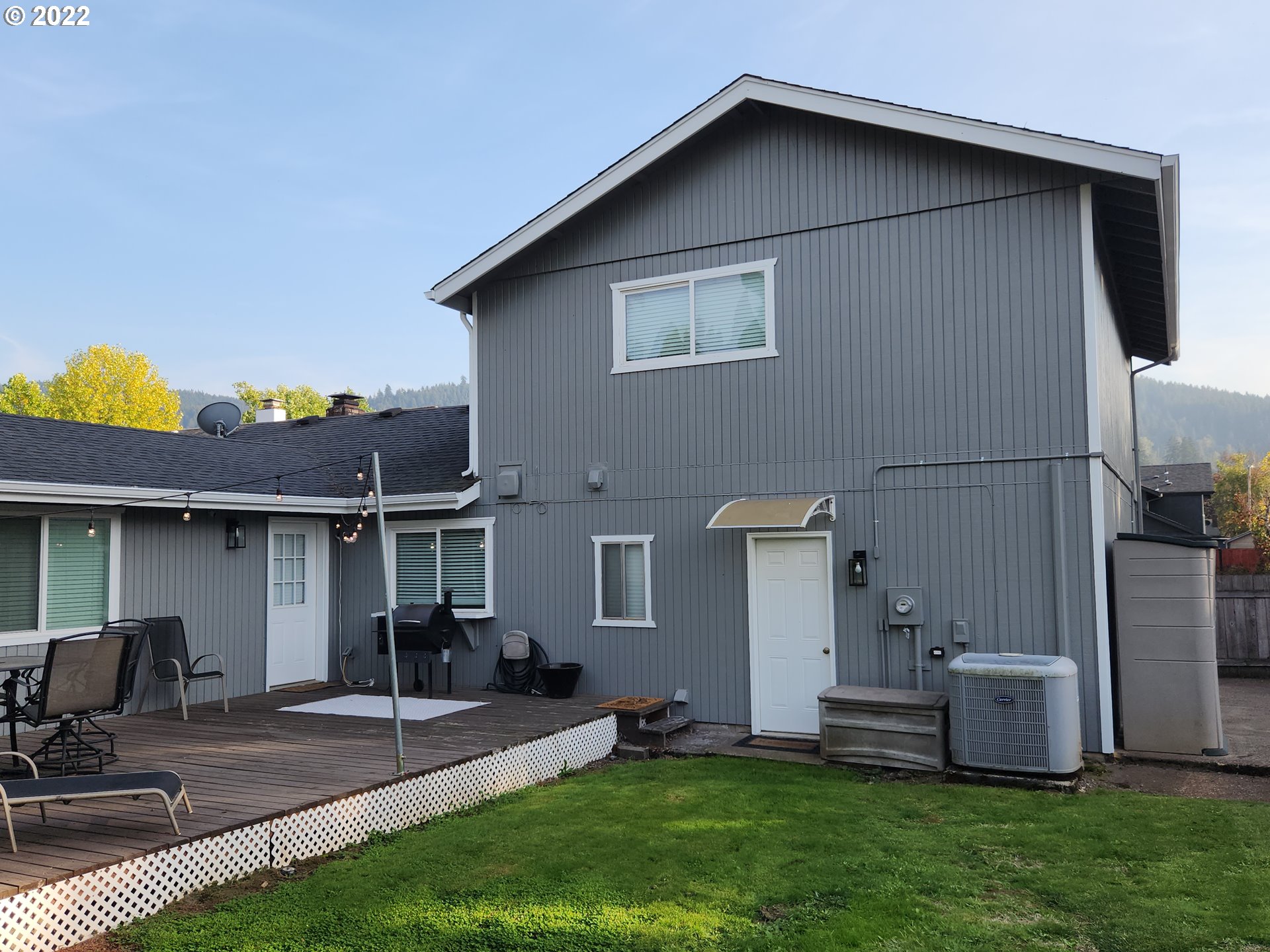 480 72nd Street Springfield, OR 97478 - Photo 4 of 24 a front view of house with yard