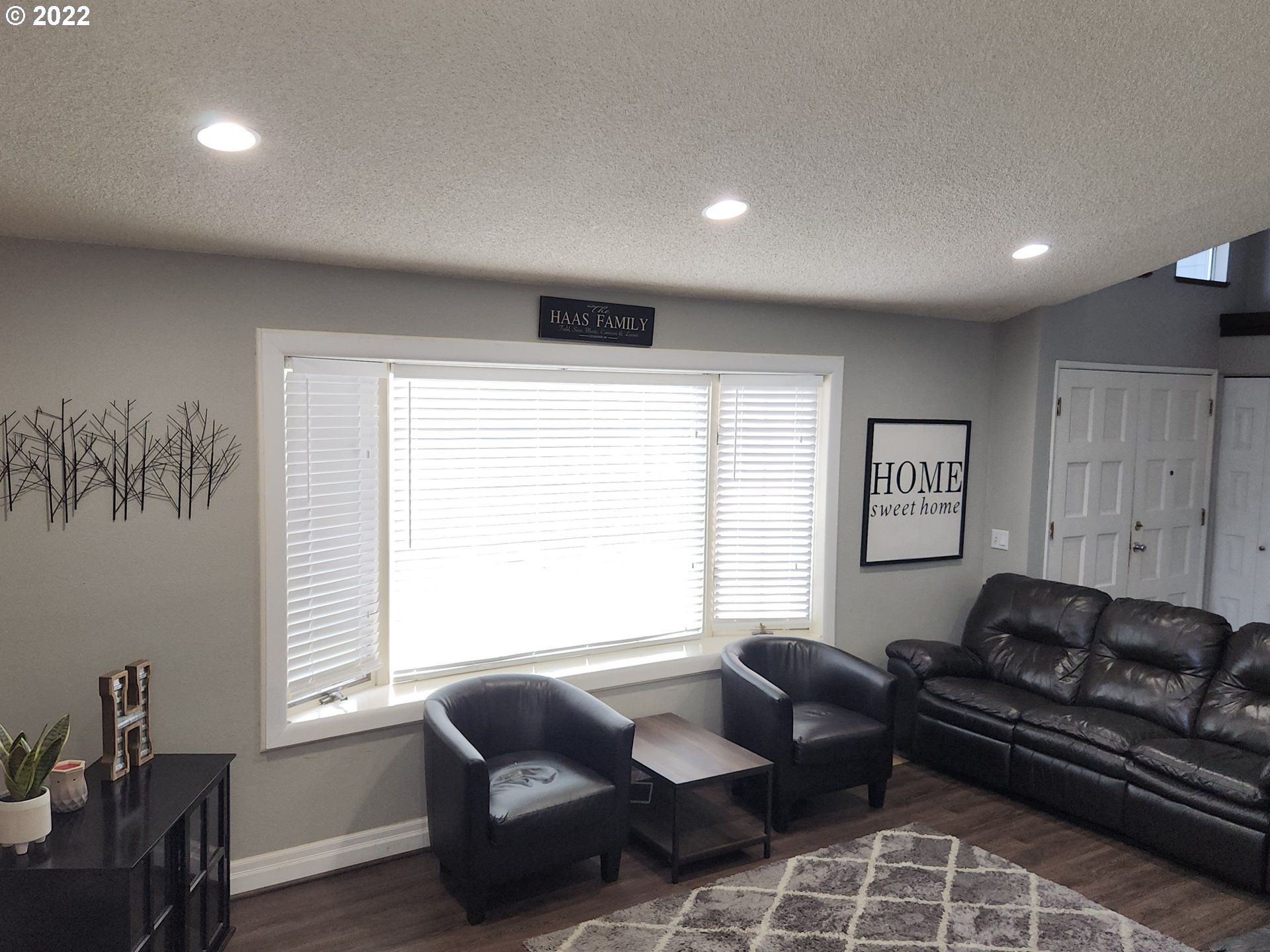 480 72nd Street Springfield, OR 97478 - Photo 8 of 24 a living room with furniture and a window