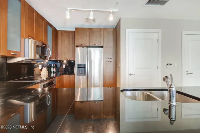 $419,000 | 1431 Riverplace Boulevard, Unit 2202, Jacksonville, FL 32207