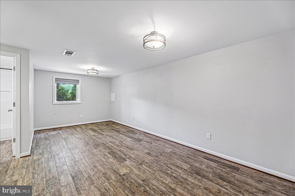 8109 Bainbridge Road Alexandria, VA 22308 - Photo 18 of 21