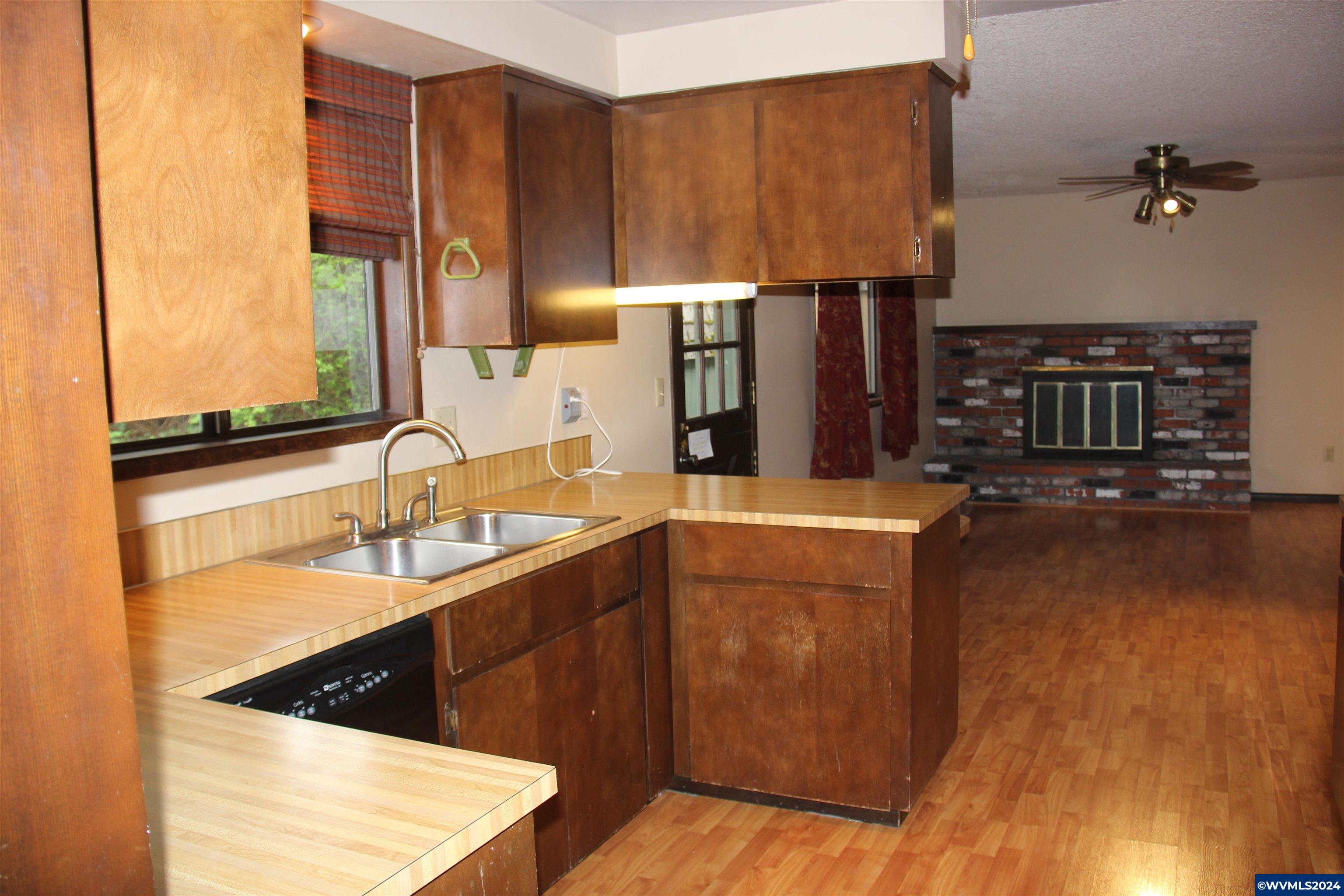 20589 Southwest Rosa Drive Beaverton, OR 97078 - Photo 16 of 39 Gallery Image 16