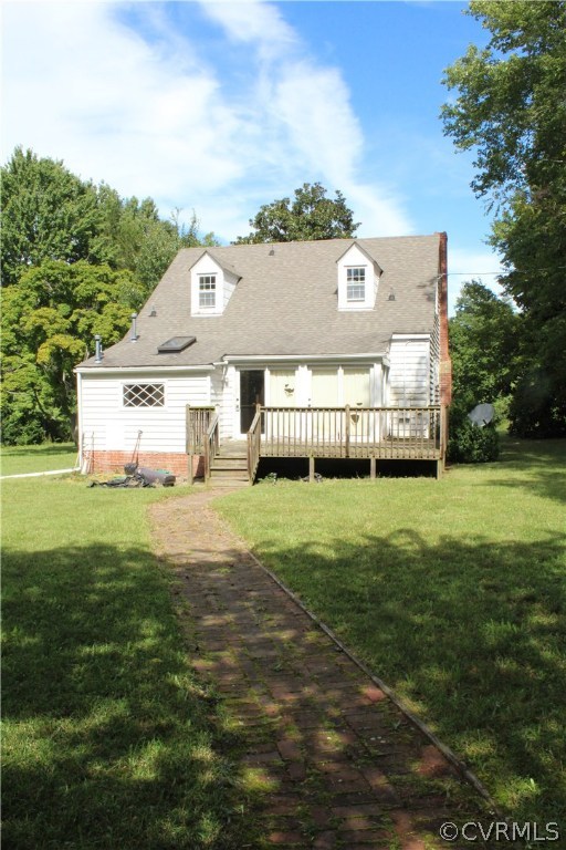 a view of a house with a big yard