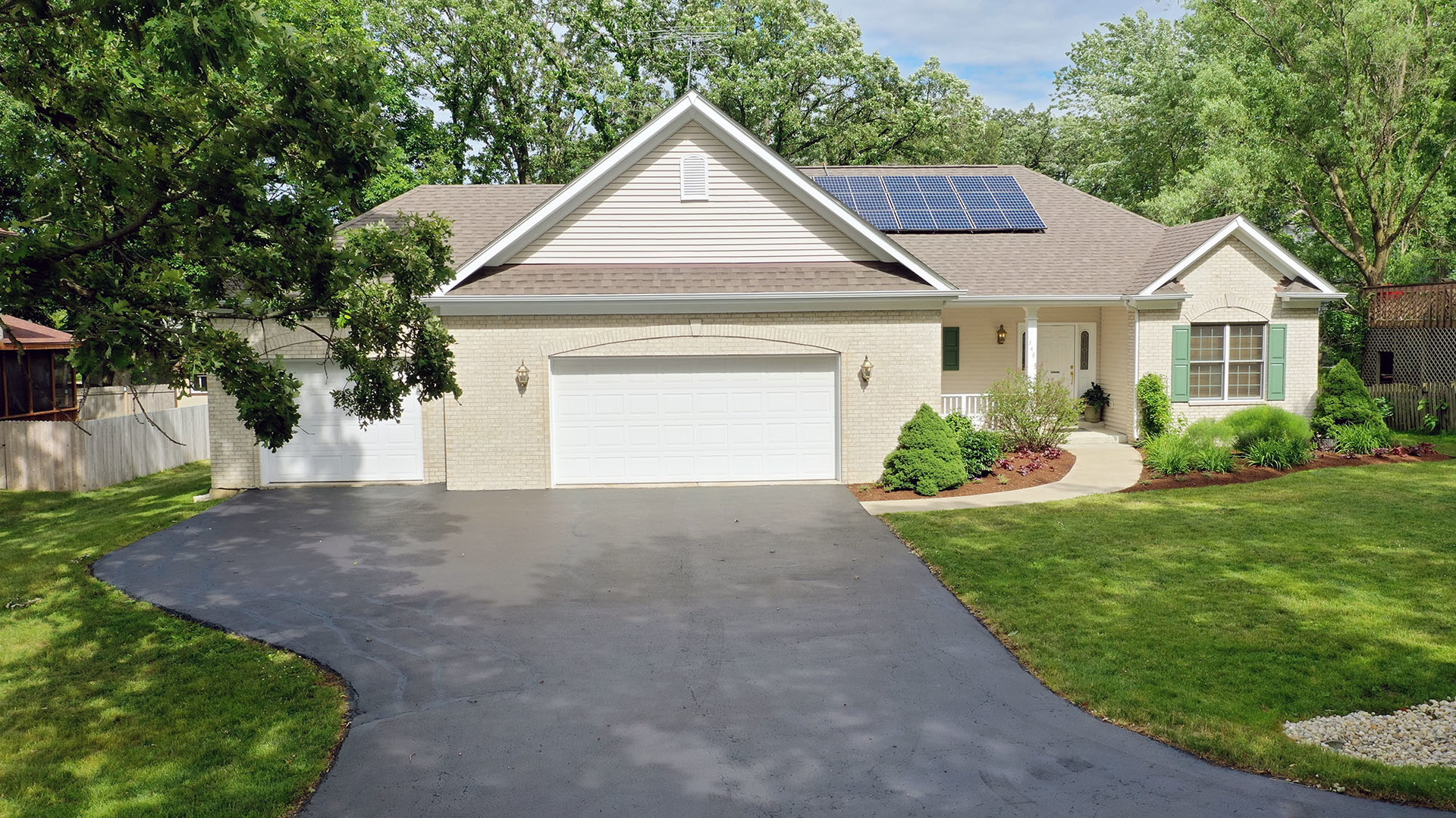 348 Linden Road Lake Zurich, IL 60047 - Photo 2 of 38