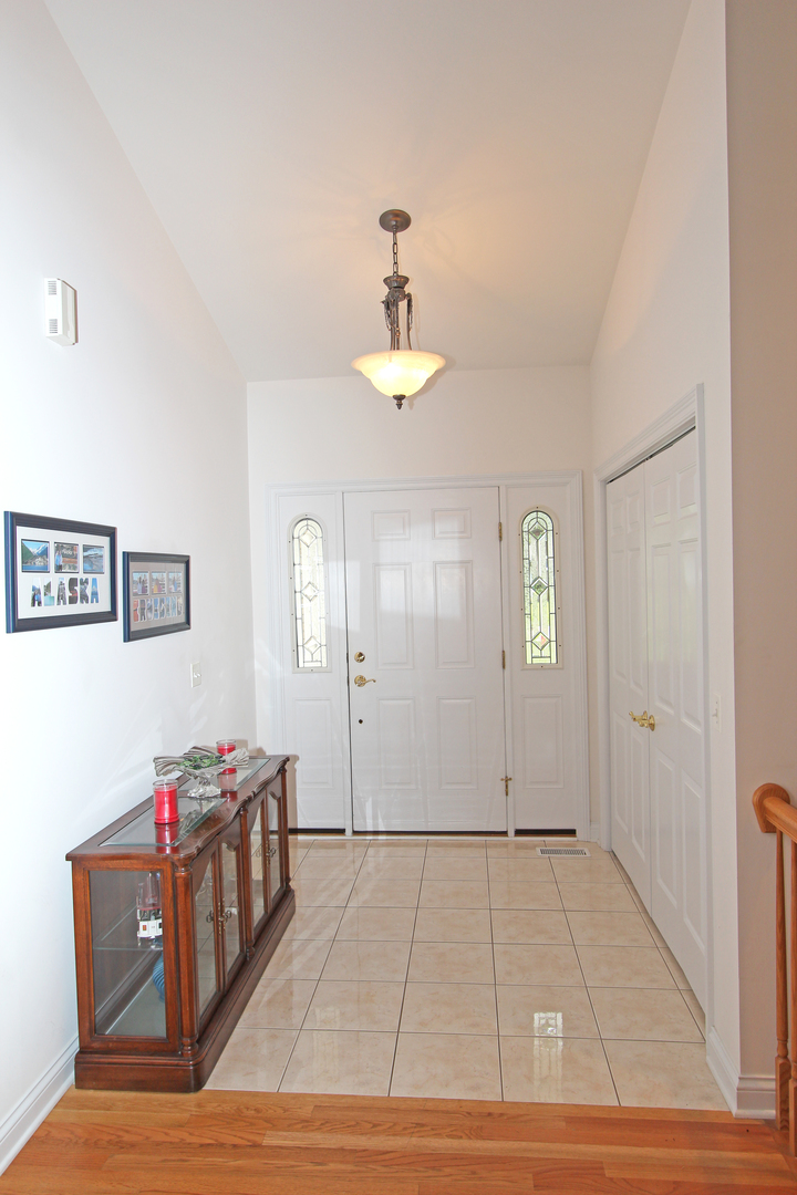 348 Linden Road Lake Zurich, IL 60047 - Photo 5 of 38