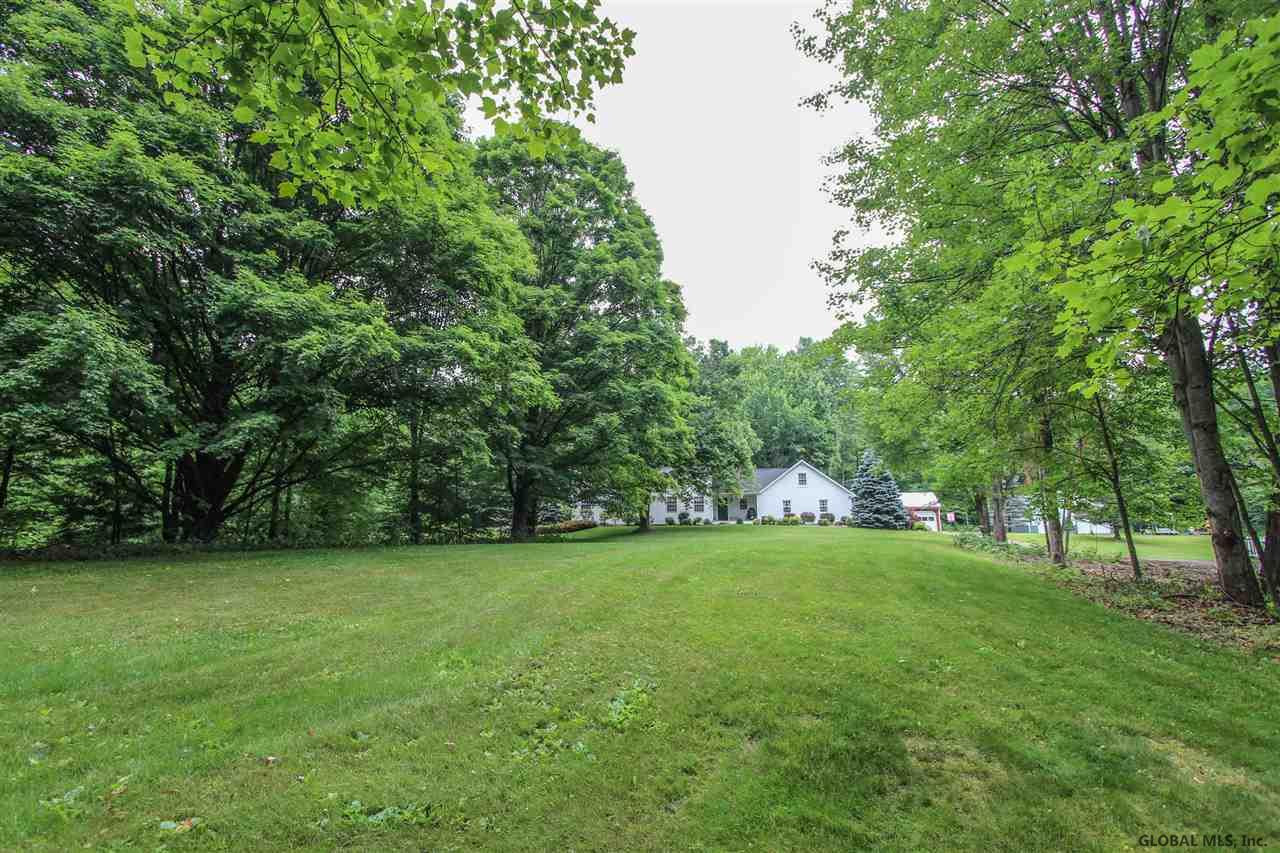 912 Charlton Road Schenectady, NY 12302 - Photo 3 of 25 Large private front yard