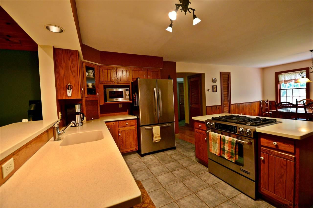 912 Charlton Road Schenectady, NY 12302 - Photo 6 of 25 Photo 6