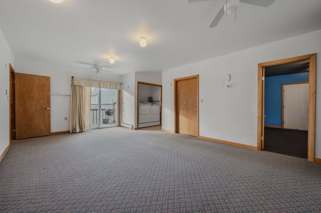 a view of empty room with closet
