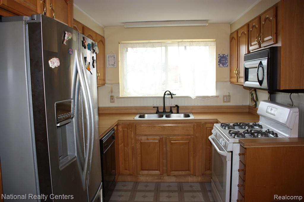 13547 Kent Street Romulus, MI 48174 - Photo 9 of 13 Gallery Image 9